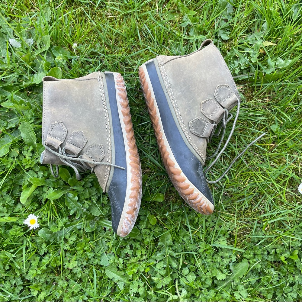 Sorel Women's Olive Booties